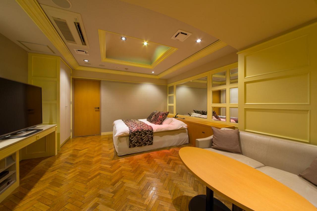 ホテル ベニ ウエスト 大人専用 Osaka Bagian luar foto